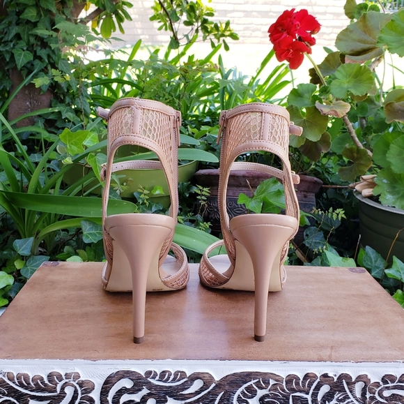 Edgy Chic Diamond Mesh Saks Fifth Avenue Sandals - Picture 6 of 8